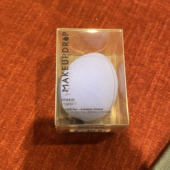 Makeupdrop blending sponge - Picture 3 of 3